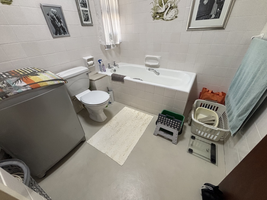 2 Bedroom Property for Sale in Summerstrand Eastern Cape